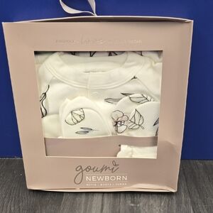 Goumi Newborn Outfit Set